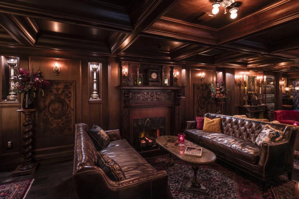 The Southern Turf Club on Printers Alley in Nashville is adorned with hand-carved antique fireplaces, velvet cushioned sofas and chairs and soft glowing candles in every corner. The new members-only club is in the historic Southern Turf Building.