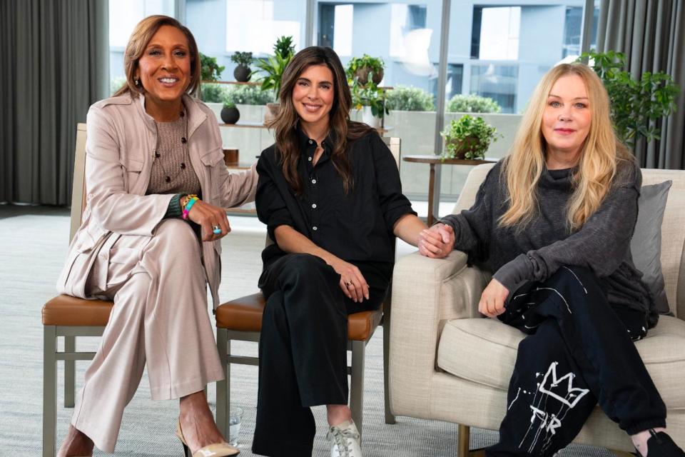 PHOTO: Good Morning America' co-anchor Robin Roberts speaks with actresses Jamie-Lynn Sigler and Christina Applegate. (Eric Mccandless/ABC)