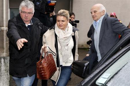 Corinna Schumacher (C), wife of former Formula One world champion Michael Schumacher, and Professor Gerard Saillant (R), president of the Institute for Brain and Spinal Cord Disorders (ICM), arrive at the CHU hospital emergency unit where Schumacher is hospitalized, in Grenoble, French Alps January 4, 2014. REUTERS/Charles Platiau