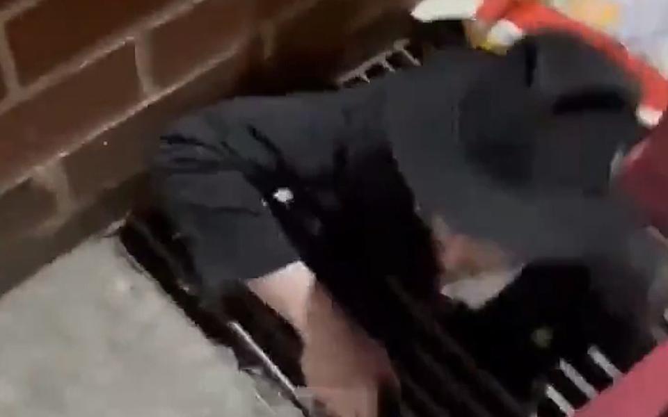 Man climbs out of sewer at synagogue