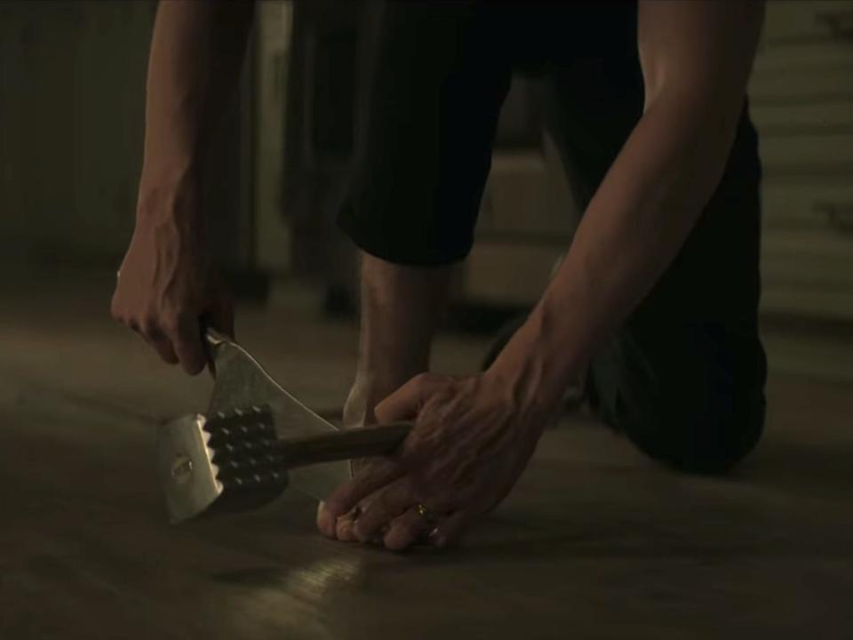 Joe slices off his own toe on Netflix's "You."