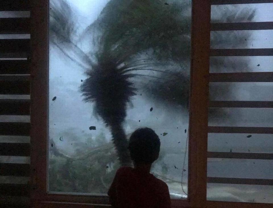 El huracán María azotó Puerto Rico en septiembre de 2017, "con una fuerza y una violencia que no se había visto" en varias generaciones.