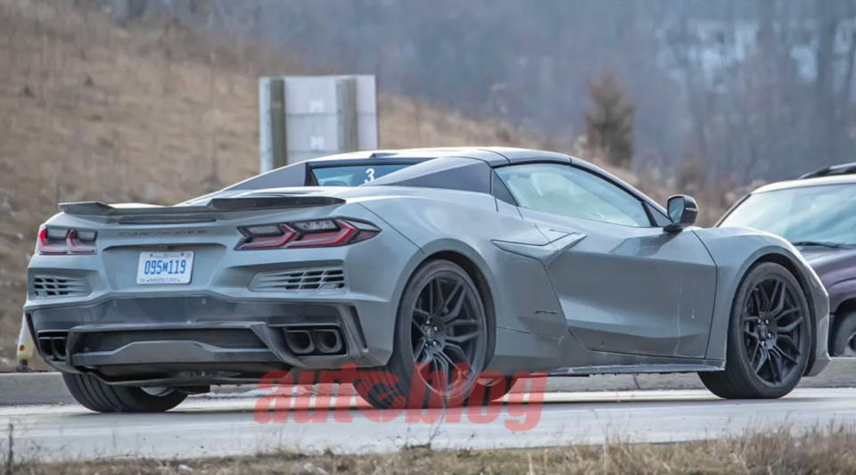 圖／日前2024 Chevy Corvette E-Ray再度被外媒拍到上路測試，且這次完全沒有貼偽裝貼紙，終於可以好好一睹這輛混動四驅油電跑車的廬山真面目。