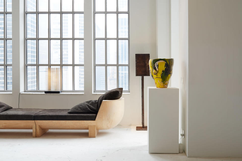 Bench: Double Bubble by Rick Owens (2013). Lamp on windowsill: Swarm Study / VI by Random International (2014). Floor lamp: Jewel by Atelier van Lieshout (2011). Vase: Untitled 07 (Yellow) by Roger Herman (n.d.).