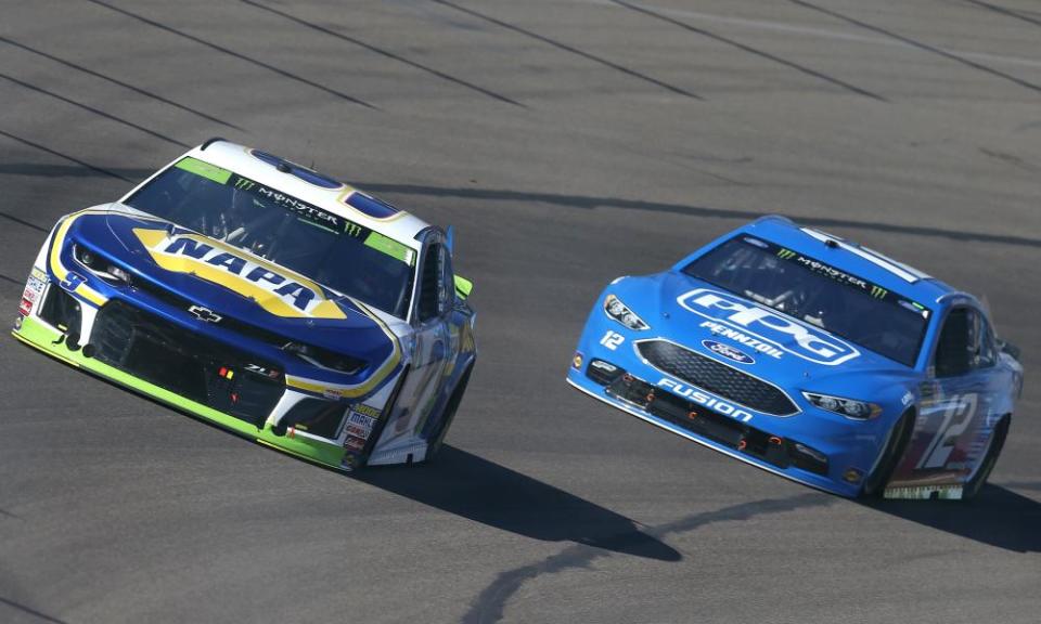 Chase Elliott (9) races with Ryan Blaney during the Can-Am 500 at ISM Raceway, Avondale, Arizona.