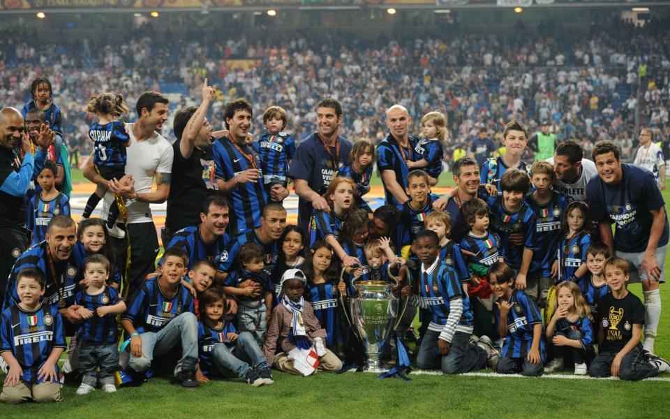 Inter Milan's players celebrate with the trophy after winning the UEFA Champions League final in 2010  - afp