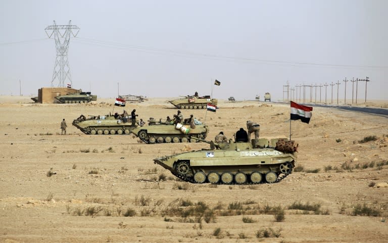 Iraqi tanks advance through the desert towards the town of Al-Qaim on the Syrian border which they recaptured from the Islamic State group on November 3, 2017