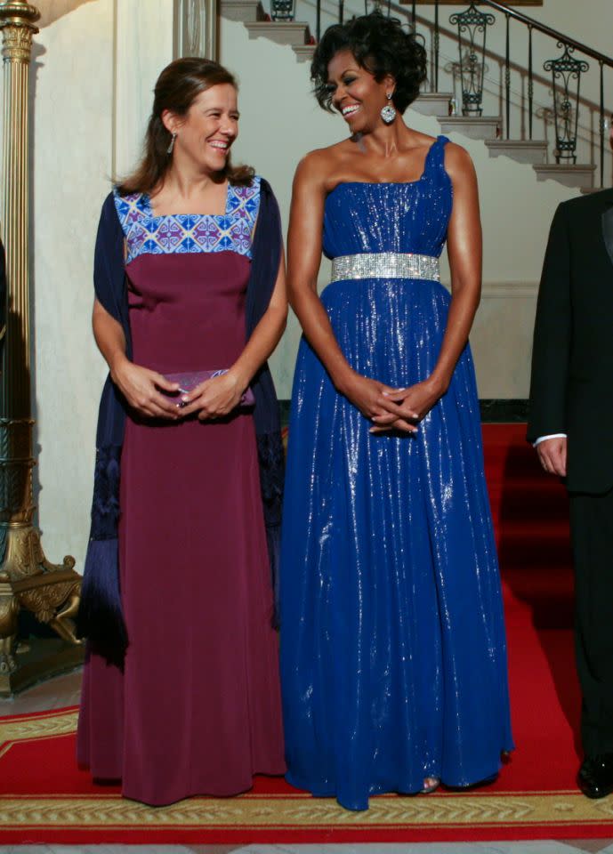 Michelle portait une robe étincelante Peter Soronen lors du dîner officiel mexicain en 2010