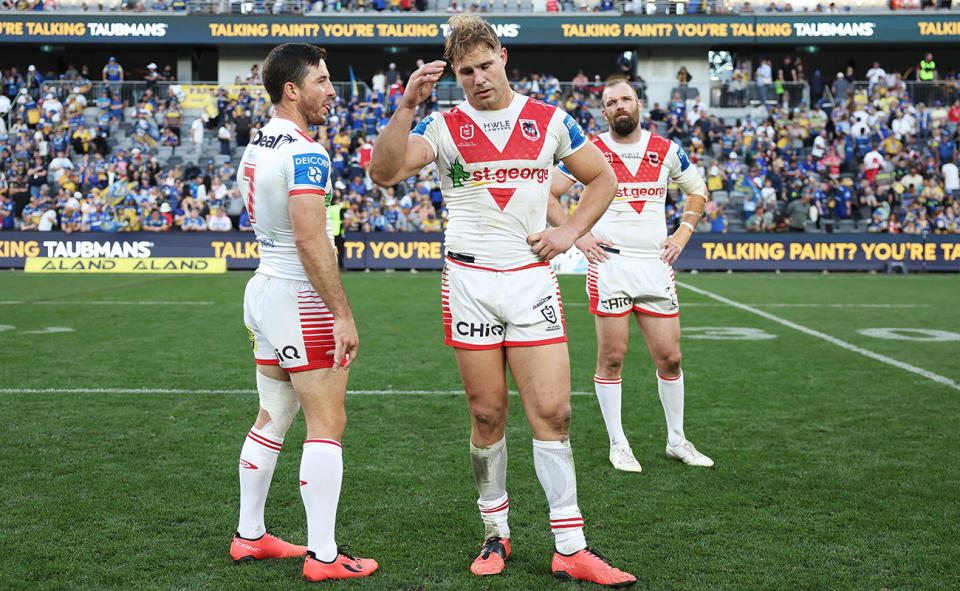 Ben Hunt and Dragons teammates.