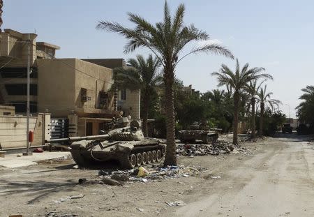 Tanks belonging to Iraqi security forces are seen during clashes with the al Qaeda-linked Islamic State of Iraq and the Levant (ISIL) in the city of Ramadi June 19, 2014. REUTERS/Stringer