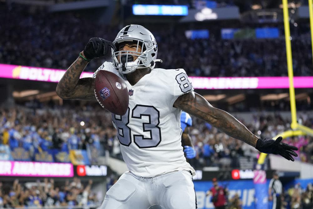 FILE – Las Vegas Raiders’ Darren Waller reacts after scoring a touchdown during the second half of an NFL football game against the Los Angeles Chargers, Monday, Oct. 4, 2021, in Inglewood, Calif. Raiders star tight end Darren Waller has hired new agents as he hopes to get a new contract before the start of the season. Waller cut ties with Klutch Sports last week after less than a year with that agency and signed Wednesday, Aug. 31, 2022, with Drew Rosenhaus and Robert Bailey .(AP Photo/Ashley Landis, File)