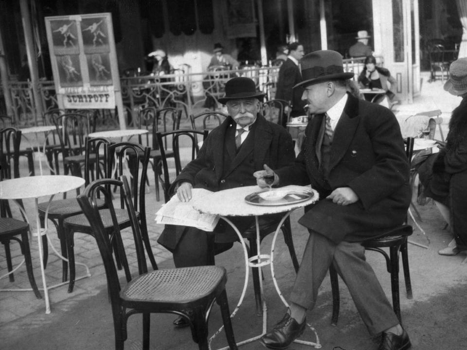 paris cafe society 1920