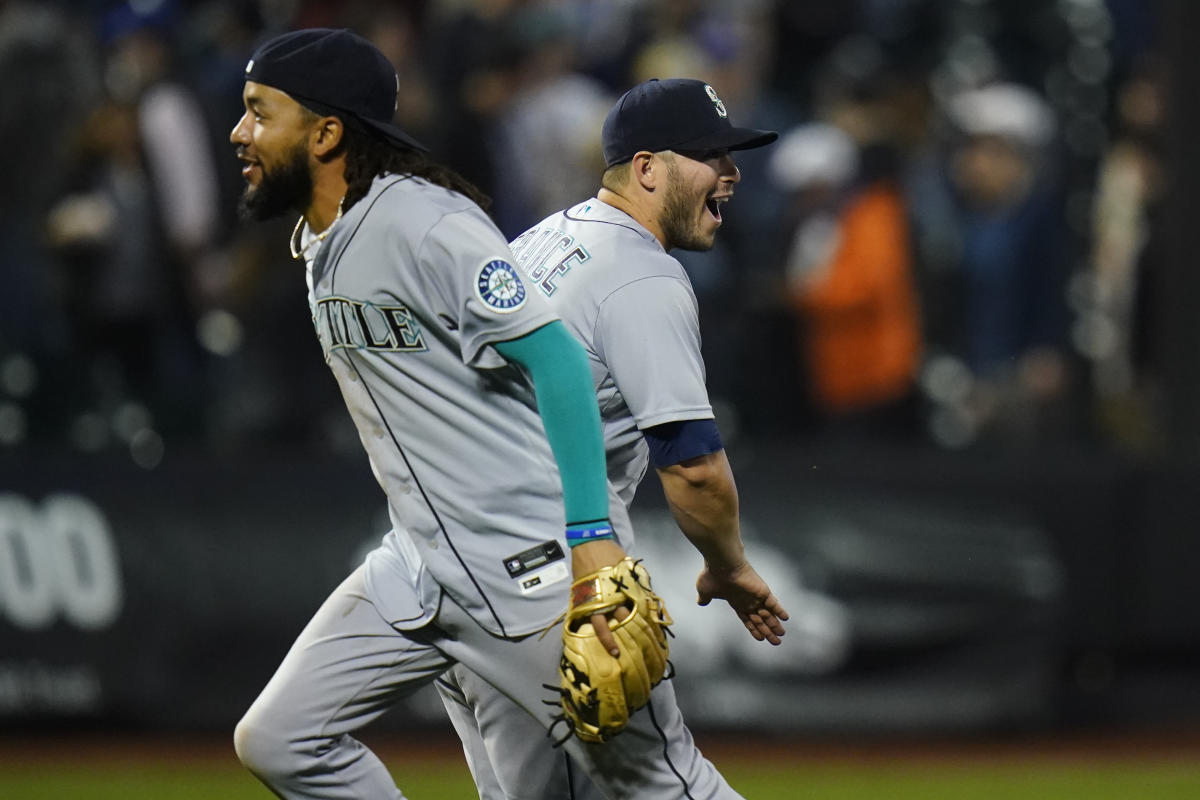 Paul Sewald, cut by Mets, wins for M's in Citi Field return - CBS