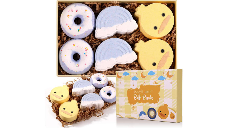 Bath Bombs Gift Set,6 Piece Bath Bombs Gift for Women, Lavender, Rose and Vanilla Bubble Bath Bombs, Birthday Gift for Girls and Boys. (Photo: Amazon SG)