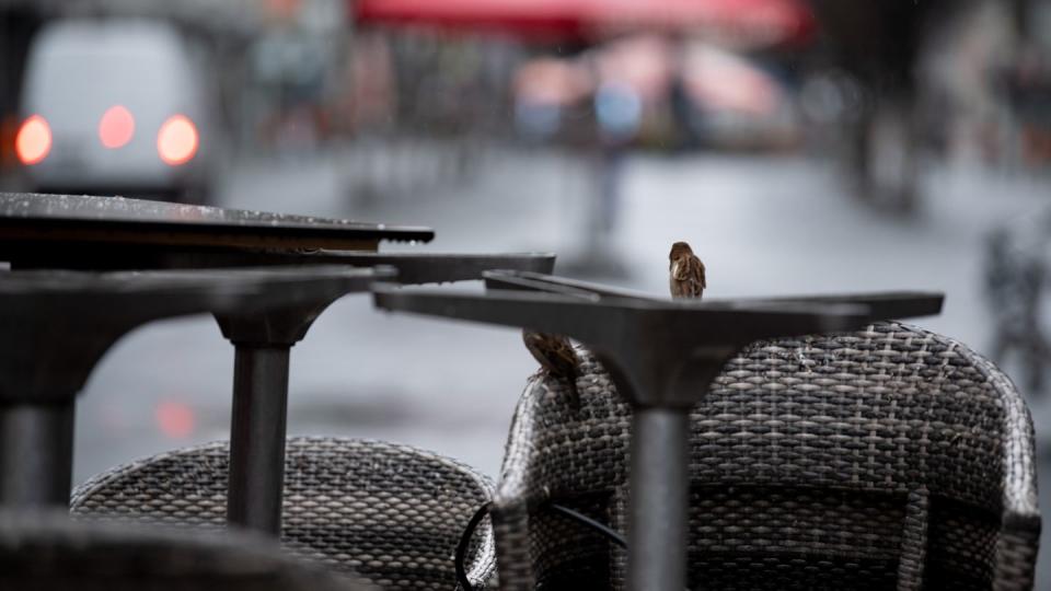 Restaurants und Cafés bleiben weiterhin geschlossen.