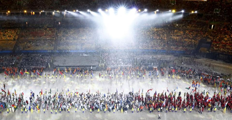 <p>Rain falls on the athletes as they make their way into the stadium. REUTERS/Fabrizio Bensch </p>