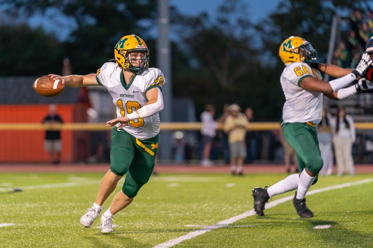 Montgomery and Somerville high school football teams met Friday, Sept. 15, 2023, night at the field at Somerville High School in Somerville.