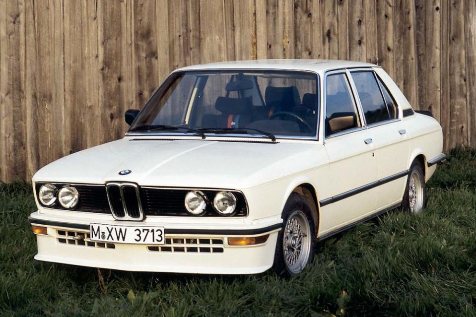 1980年的E12 M535i，是M Power中首輛四門高性能跑房車。