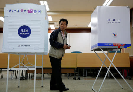 A man prepares to cast his vote at a polling station during the presidential elections in Seoul, South Korea May 9, 2017. REUTERS/Kim Kyung-hoon