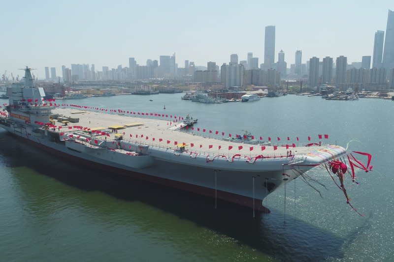 2017年4月26日，中國首艘國產航母在大連造船廠下水。（AP）