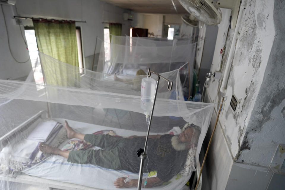 Pakistani patients suffering from dengue fever, a mosquito-borne disease, are treated in an isolation ward, at a hospital in Lahore, Pakistan, Friday, Sept. 23, 2022. Pakistan has deployed thousands of additional doctors and paramedics in the country's worst flood-hit province to contain the spread of diseases that have killed over 300 people among the flood victims, officials said Friday. (AP Photo/K.M. Chaudary)