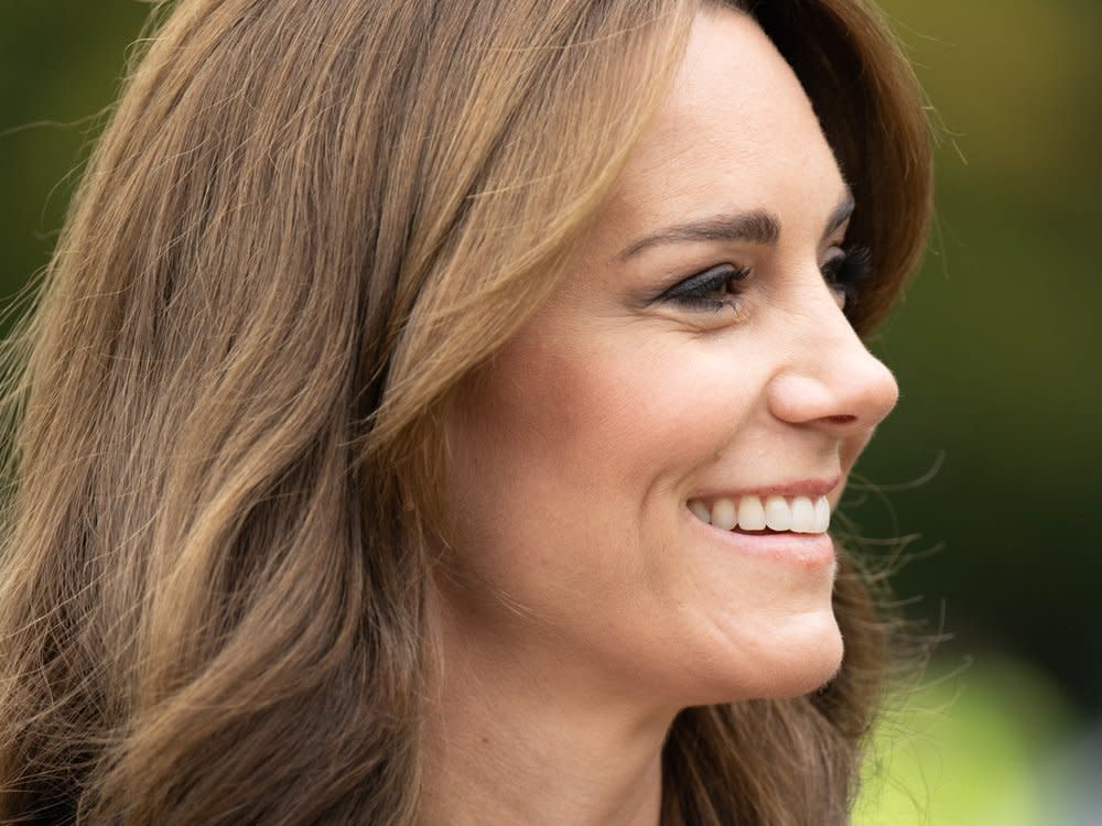 Nach wilden Spekulationen um den Gesundheitszustand von Prinzessin Kate melden britische Zeitungen jetzt vorsichtige Entwarnung. (Bild: B. Lenoir/Shutterstock.com)