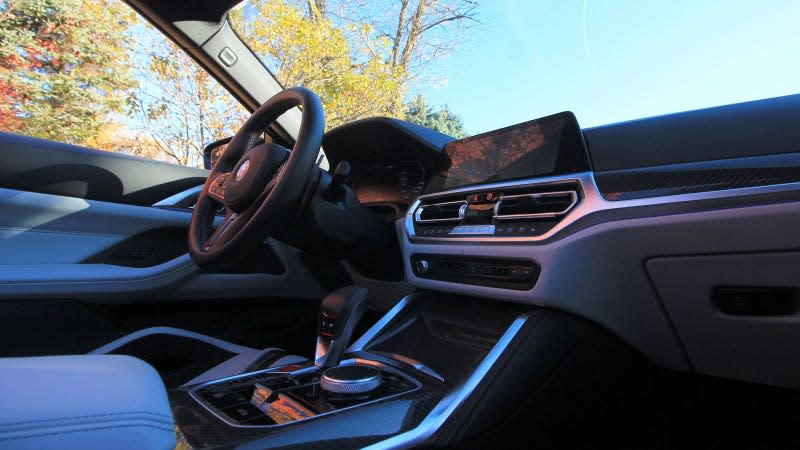 A photo of the interior of the BMW M4 Comeptition Convertible. 