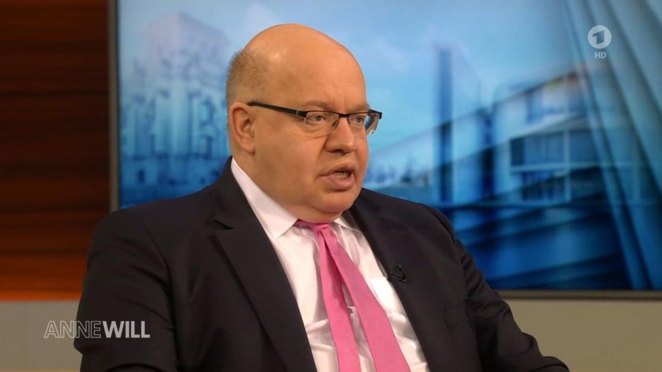 Bundeswirtschaftsminister Peter Altmaier warb um Geduld bei der Bevölkerung und der Wirtschaft. Vorschnelles Lockern hält er für gefährlich. (Bild: ARD / NDR)