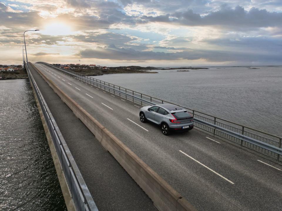 2024 volvo c40 recharge