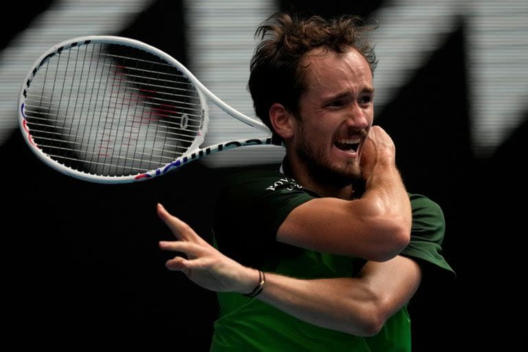 El ruso Daniil Medvedev, número 3 del mundo, tiene una técnica muy poco vistosa pero su capacidad es altísima: venció a Hubert Hurkacz para avanzar a una nueva semifinal de Grand Slam, ahora en el Australian Open