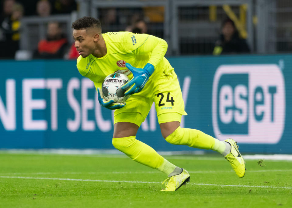 07 December 2019, North Rhine-Westphalia, Dortmund: Soccer: Bundesliga, Borussia Dortmund - Fortuna Düsseldorf, 14th matchday at Signal Iduna Park. Goalkeeper Zack Steffen from Düsseldorf in action. Photo: Bernd Thissen/dpa - IMPORTANT NOTE: In accordance with the requirements of the DFL Deutsche Fußball Liga or the DFB Deutscher Fußball-Bund, it is prohibited to use or have used photographs taken in the stadium and/or the match in the form of sequence images and/or video-like photo sequences. (Photo by Bernd Thissen/picture alliance via Getty Images)
