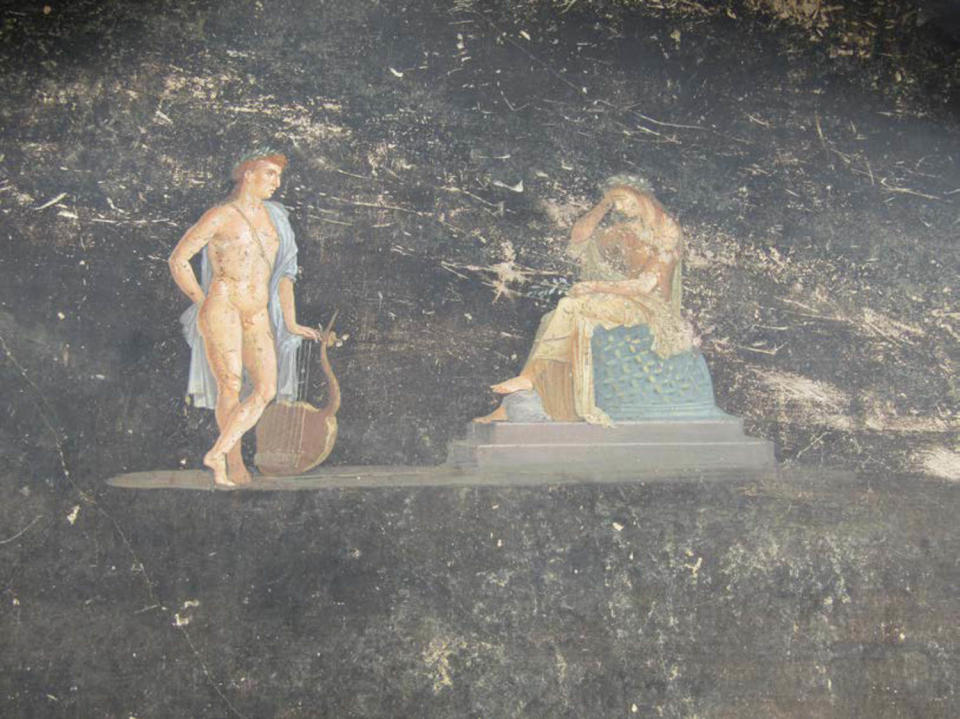 A fresco depicting Apollo and Cassandra. (Parco Archeologico di Pompei)
