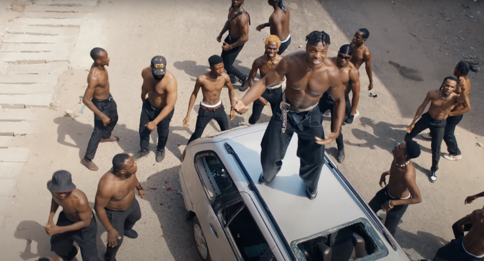 Jeleel shirtless in Ride the Wave music video