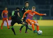 Football Soccer - Borussia Mönchengladbach v Manchester City - UEFA Champions League Group Stage - Group C - Stadion im Borussia-Park, Mönchengladbach, Germany - 23/11/16 Manchester City's Kevin De Bruyne in action with Borussia Monchengladbach's Mahmoud Dahoud Reuters / Wolfgang Rattay Livepic