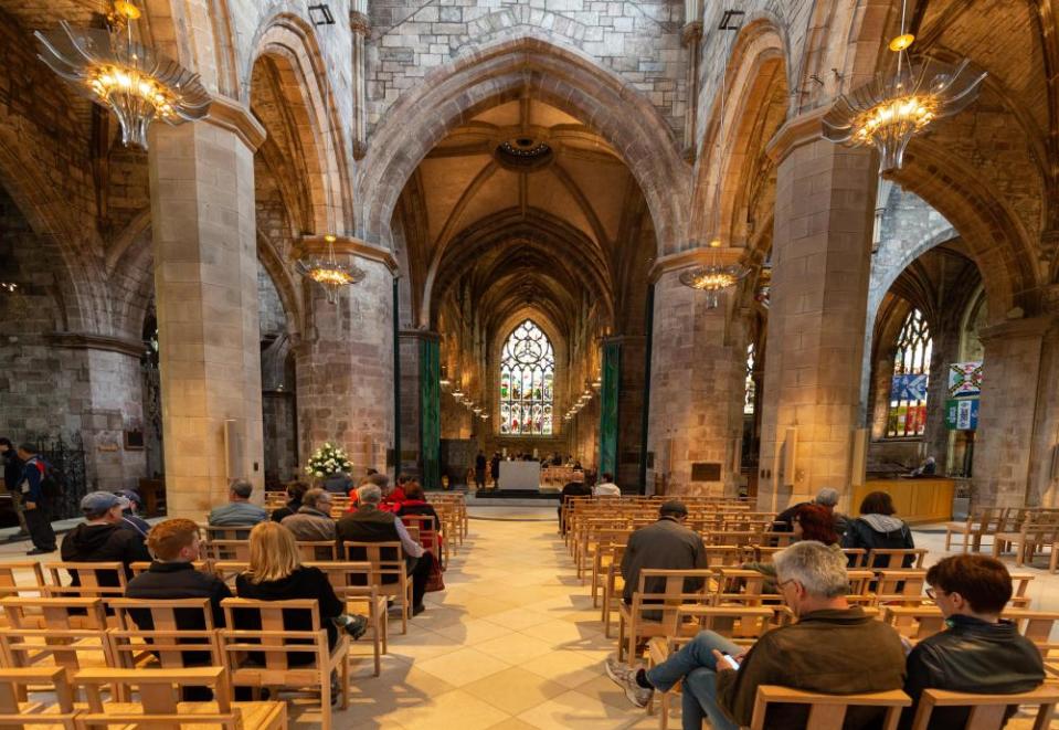 worshippers at st giles cathedral, hIgh kirk of edinburgh