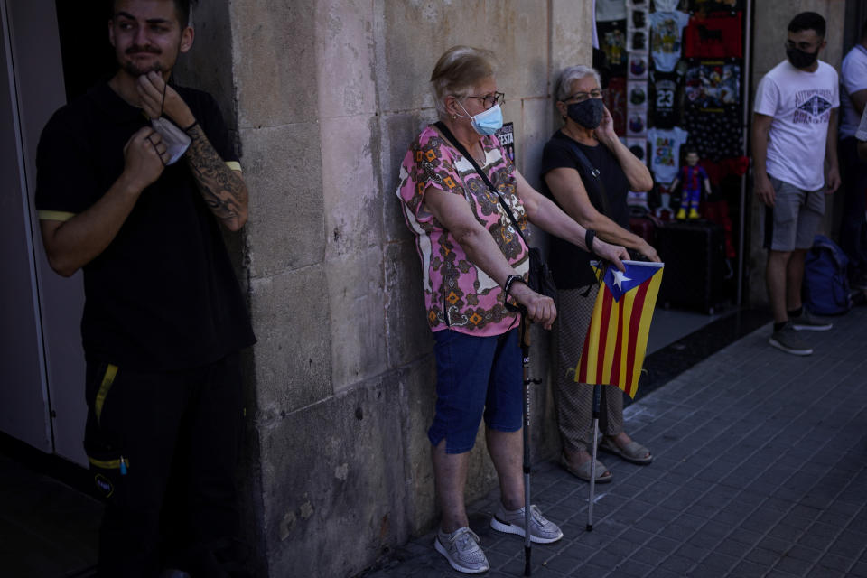 A demonstrator holds an "estelada" or Catalan pro-independence flag during a protest against Spain's prime minister Pedro Sanchez outside the Gran Teatre del Liceu in Barcelona, Spain, Monday, June 21, 2021. Sanchez's said Monday that the Spanish Cabinet will approve pardons for nine separatist Catalan politicians and activists imprisoned for their roles in the 2017 push to break away from Spain. (AP Photo/Joan Mateu)