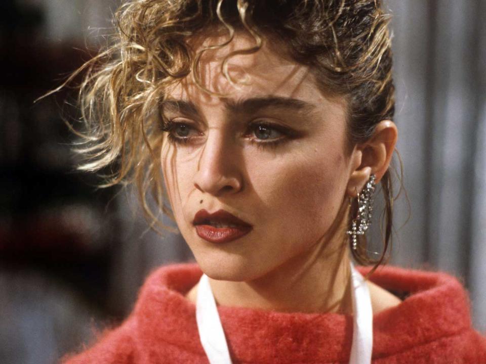 In den 80er-Jahren erlangte Madonna mit Hits wie "Holiday" oder "Like a Virgin" Weltberühmtheit. Da wundert es auch nicht, dass sich 1983 viele Fans als das "Material Girl" verkleideten. (Bild-Copyright: ITV/REX/Shutterstock)