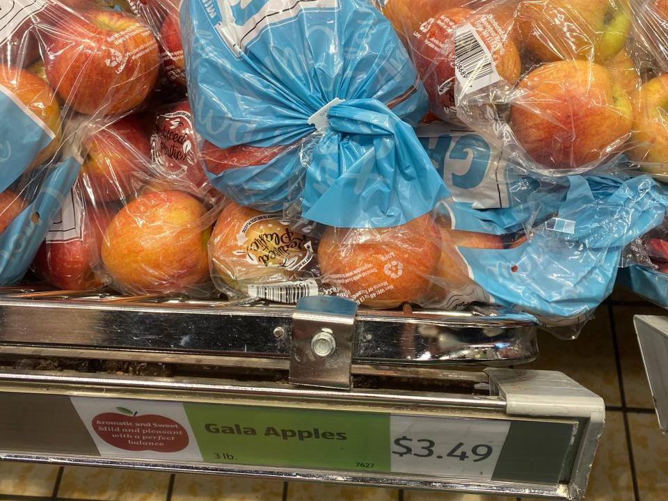 bags of apples at aldi