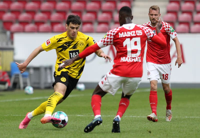 Bundesliga - 1. FSV Mainz 05 v Borussia Dortmund