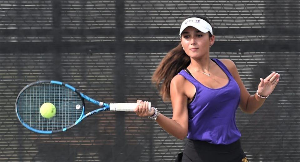 Wylie's Mia Amor Martinez returns during her singles match against Wall's Kymbree Hirt on Tuesday, Aug. 22, 2023, at Wylie High School. Wall beat the Bulldogs' JV 17-2.