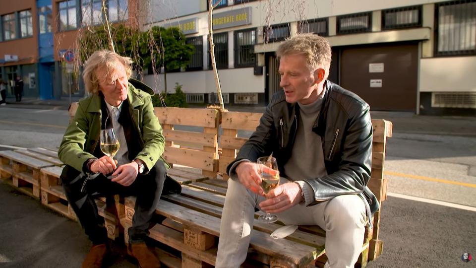 "Eine Insel klingt romantisch", erklärte Jörg Pilawa (rechts) im Gespräch mit Pierre M. Krause, "ist aber oftmals das Gegenteil davon". (Bild: YouTube / SWR)