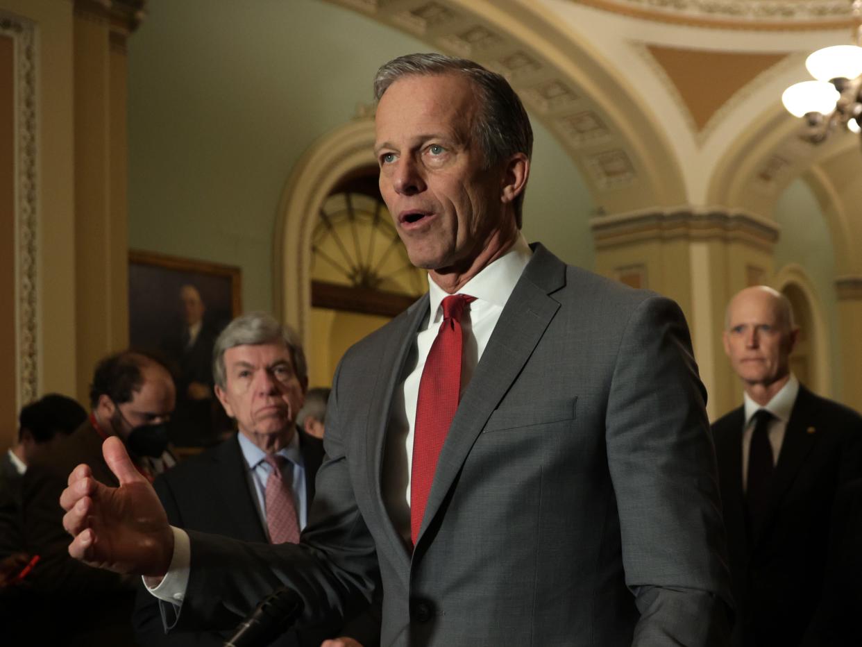 John Thune, Mitch McConnell