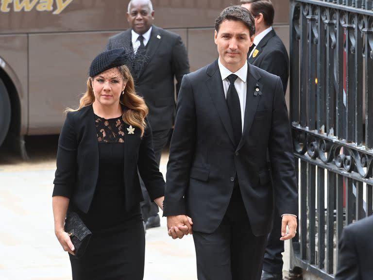 El primer ministro canadiense Justin Trudeau y Sophie Grégoire Trudeau llegan a la Abadía de Westminster en Londres el 19 de septiembre de 2022, para el servicio fúnebre de Estado de la reina Isabel II de Gran Bretaña