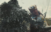 <a href="http://uk.movies.yahoo.com/blogs/editors-20111013/snow-white-huntsman-teaser-trailer-lands-online-145517751.html" data-ylk="slk:'Snow White and the Huntsman' trailer lands online;elm:context_link;itc:0;sec:content-canvas;outcm:mb_qualified_link;_E:mb_qualified_link;ct:story;" class="link  yahoo-link">'Snow White and the Huntsman' trailer lands online</a>