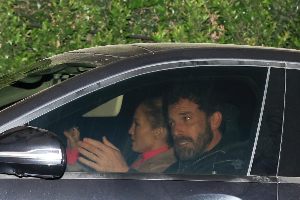 <em>Photo © 2021 Backgrid/The Grosby Group Los Angeles, May 31, 2021 Hollywood, CA </em> JLo y Ben Affleck