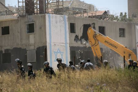 Israeli paramilitary police secure the area during the demolition of two partially-built dwellings in the West Bank Jewish settlement of Beit El near Ramallah July 29, 2015. REUTERS/Baz Ratner