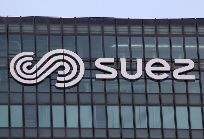 Logo of Suez on the company headquarters at La Defense