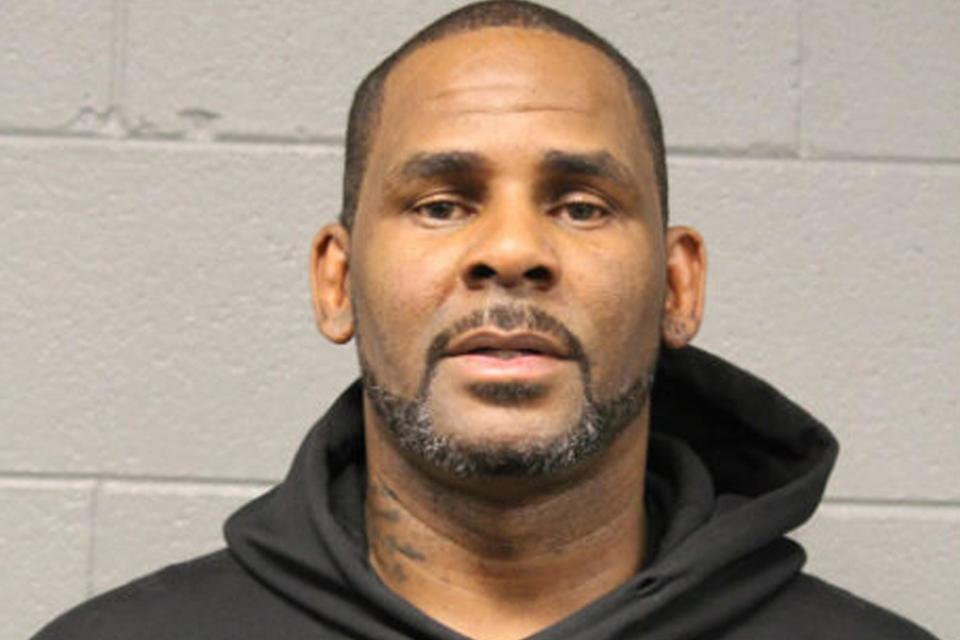 Judge sets R Kelly’s bail at $1m after sex abuse charges