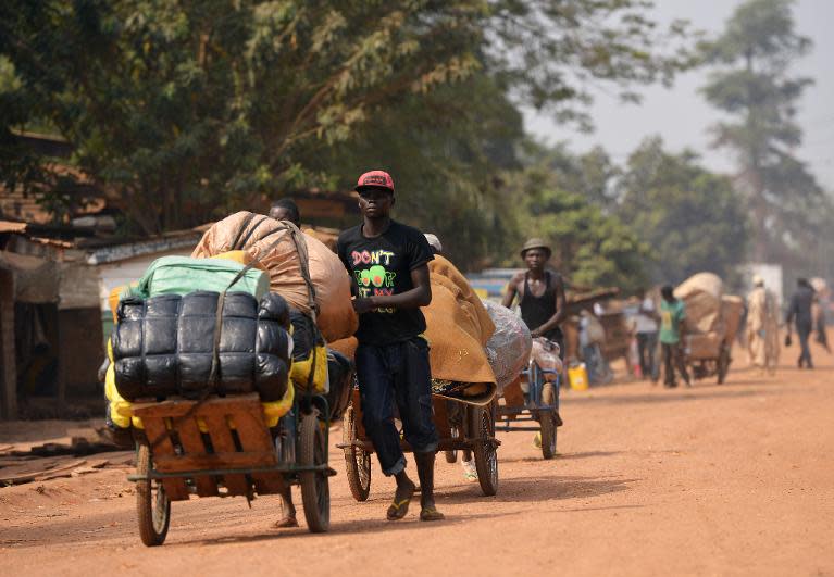 Central African people leave the PK5 neighborhood in Bangui with their belongings on December 24, 2013