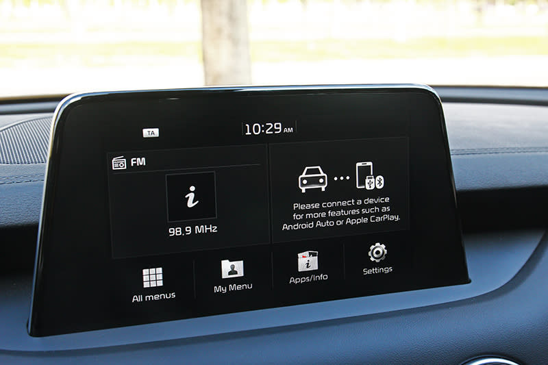 同樣配置8吋觸控螢幕並支援Carplay與Android Auto功能。
